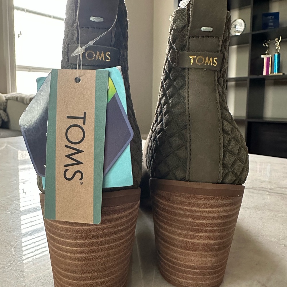 TOMS! Womens nubuck Ankle Booties - Picture 2 of 9